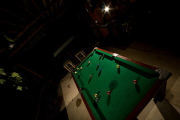 Mesa de sinuca ou bilhar pr&oacute;pria para jogos de sal&atilde;o. 