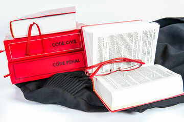 code civil et code pénal,  règlementation française de justice
