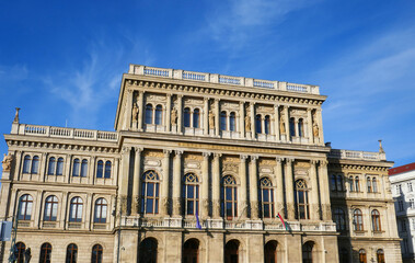 Fototapeta na wymiar Ungarische Akademie der Wissenschaften in Budapest