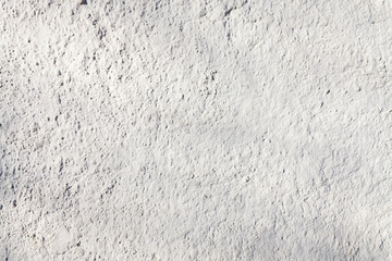 Grober Putz mit Farbe in weiß