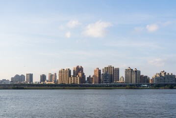 Fototapeta premium Taipei city downtown in river view