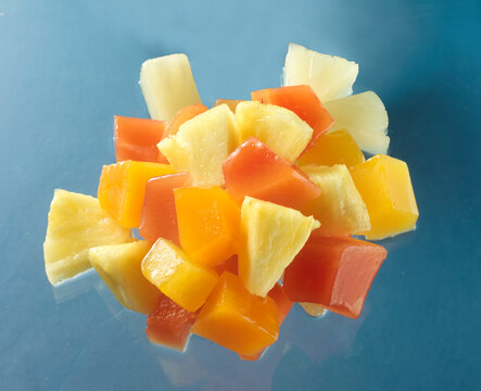 Tropischer Fruchtmix, Obst, geschnitten, isoliert, Ananas, fr&uuml;chte,