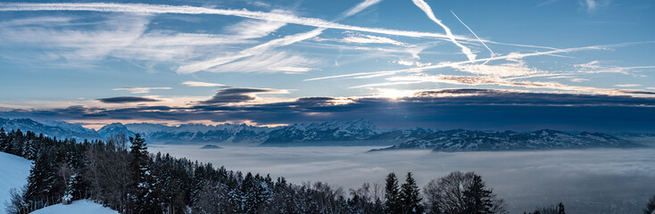 Bregenz, Österreich: Panorama vom Pfänder bei letzten Sonnenschein des Tages