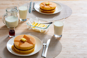 ホットケーキ、日本の朝食、パンケーキ、ホームメイドのおやつ