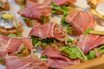 生ハムとルッコラのピンチョス,ブルスケッタ