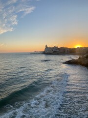 Obraz premium Puesta de sol en el Mediterraneo, Sitges, Barcelona