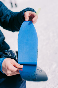 Skituring, przyklejanie foki na narty skiturowe