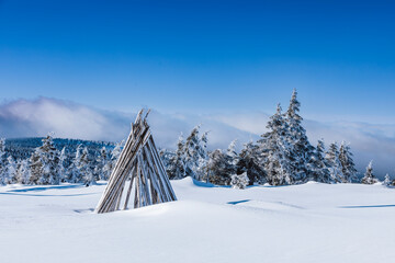 Winter landscape in the snowy mountains with wooden shelter hut - obrazy, fototapety, plakaty