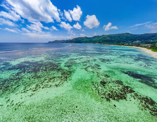Obraz premium Clouds over Anse Royale beach in Mahe island