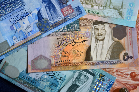 algunos billetes actuales de Jordania