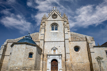 Fototapeta na wymiar Gothic style facade of the Catholic Cathedral of San Antolín in Palencia, Castilla y Leon, Spain