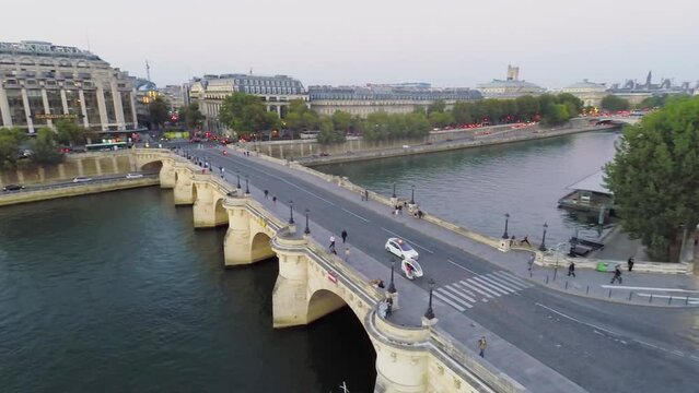 City traffic on Pont Neuf and Voie Georges Pompidou