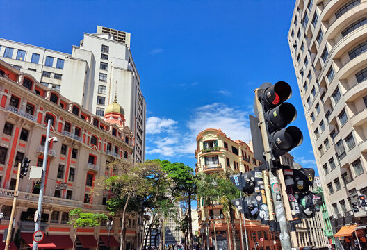 Crossing in the center of S&atilde;o Paulo near the Viaduto do Tea bridge. Located on Avenida Casper Libero.