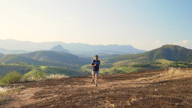 Brazilian man engaged in outdoor running, surrounded by scenic mountain landscapes. The image inspires those seeking well-being and health through physical exercise.