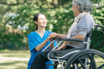 Nurse takes care of elderly patients.