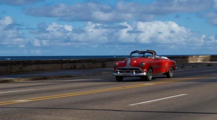 Fotobehang Classic American Cars in Havana, Cuba © Bell