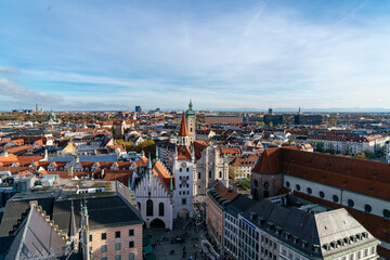 Fototapeta na wymiar Aerial Autumnal Capture of Munich's Marienplatz and Old Town