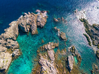 青い海と緑の森が美しい、式根島の丸根ヶ浜の空中ドローン撮影。

東京都伊豆諸島新島村式根島にて。
2023年11月2日撮影。


Aerial drone shot of Marunegahama beach on Shikinejima, with its beautiful blue sea and green forest.

At Shikinejima islnad, Niijima V