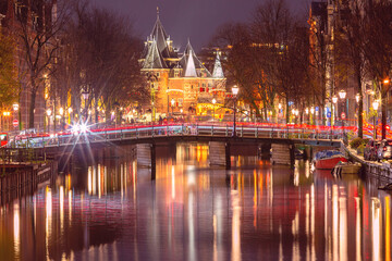 Fototapeta na wymiar Foggy morning Nieuwmarkt and Kloveniersburgwal canal in Amsterdam, Holland, Netherlands.