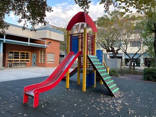 公園の遊具/滑り台