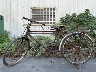 古びた自転車