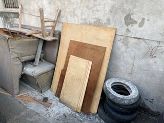 粗大ゴミ/木の板・タイヤ