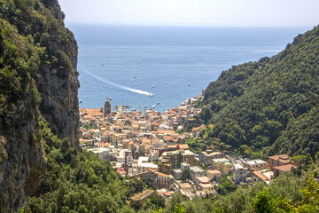 Fototapeta na wymiar landscape of Amalfi in the paper mills valley