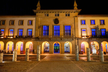 front facade of the city hall of Covilhã in a nocturnal environment with constant colors.