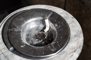 喫煙所の灰皿