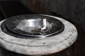喫煙所の灰皿