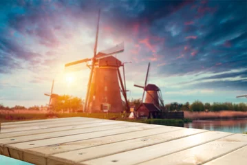 Schilderijen op glas Beautiful Dutch scenery with traditional windmills and tulip flowers foreground . High quality photo © kishivan