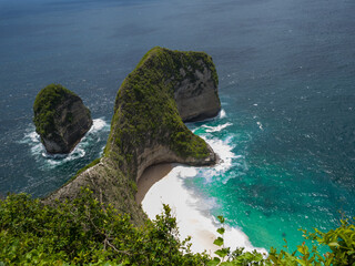Natural views of the sea and hills on Nusa Penida, Bali, to be precise, Kelingking Beach
