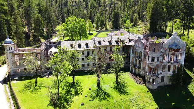 Drohnenflug Wildbad Innichen in S&uuml;dtirol Lost Place