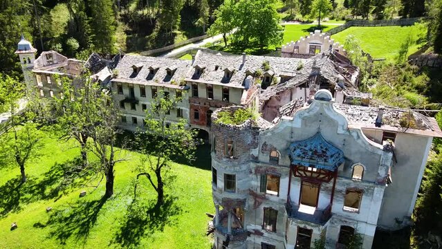 Drohnenflug Wildbad Innichen in S&uuml;dtirol Lost Place