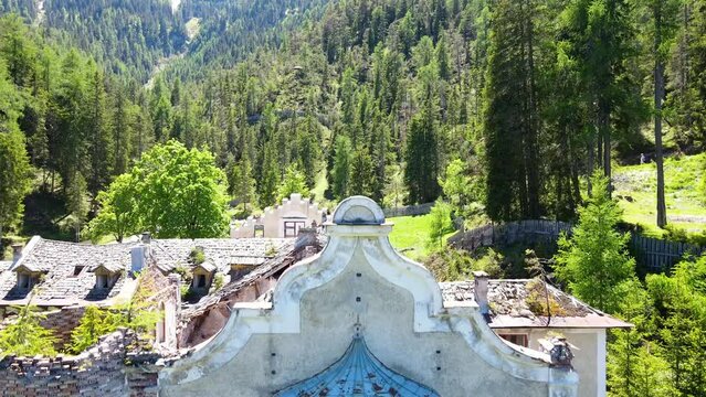 Drohnenflug Wildbad Innichen in S&uuml;dtirol Lost Place