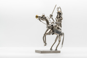 馬に乗った甲冑姿の武将のフィギア・メタルフィギア