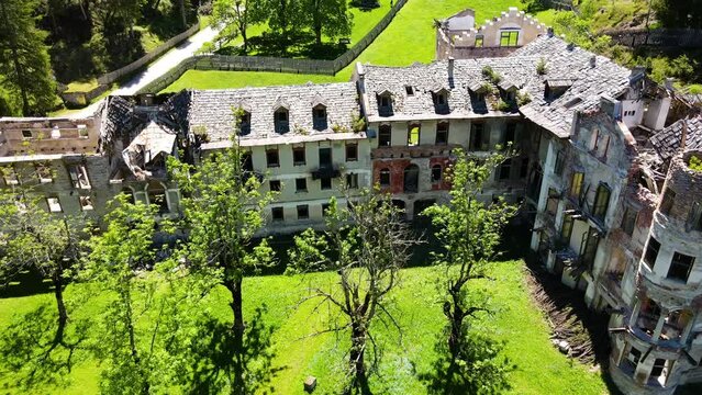 Drohnenflug Wildbad Innichen in S&uuml;dtirol Lost Place
