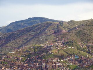 Fototapeta na wymiar [Peru] Beautiful cityscape and mountain scenery (Cusco)