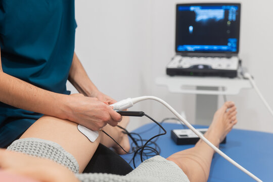 Patient undergoing a knee ultrasound examination