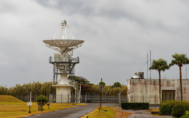増田宇宙通信所の巨大な電波望遠鏡