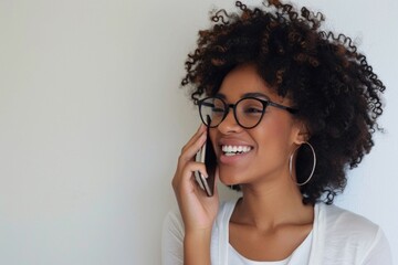 Portrait of happy black woman talking on mobile phone - obrazy, fototapety, plakaty