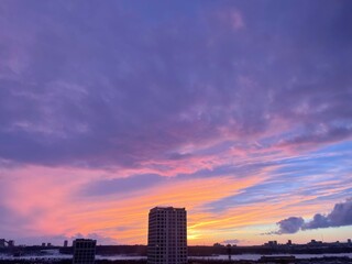 Fototapeta na wymiar beautiful colorful sunset in the big city