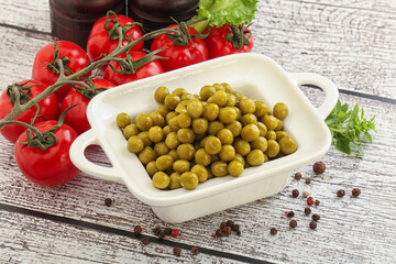 Canned sweet green peas conserve