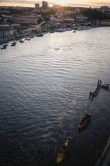 Obraz premium A view of the Douro River at dusk in the center of Porto, Portugal.