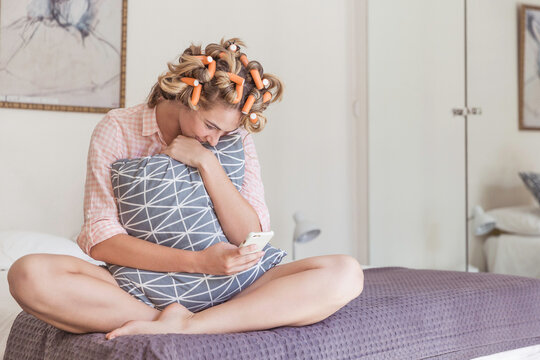 Frau macht Wellness zu Hause , Kapstadt, S&uuml;dafrika