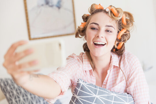 Frau macht Wellness zu Hause , Kapstadt, S&uuml;dafrika