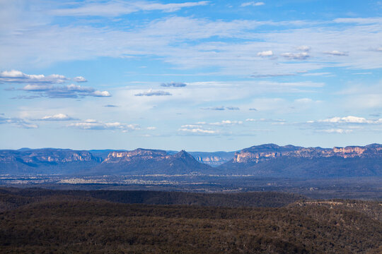 Pearsons Lookout view Over Capertee Valley with distant mountains over trees