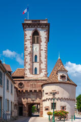 Historisches Eingangstor zum ehemaligen Schloss in Wasselonne. Department Bas-Rhin in der Region Elsass in Frankreich © Jürgen Wackenhut