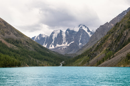 Turquoise Lake with mountain views