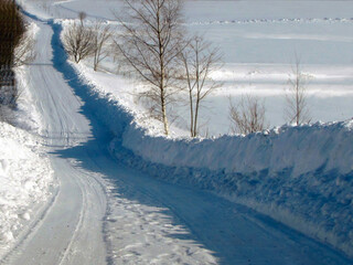 - 1 winter roads in the countryside